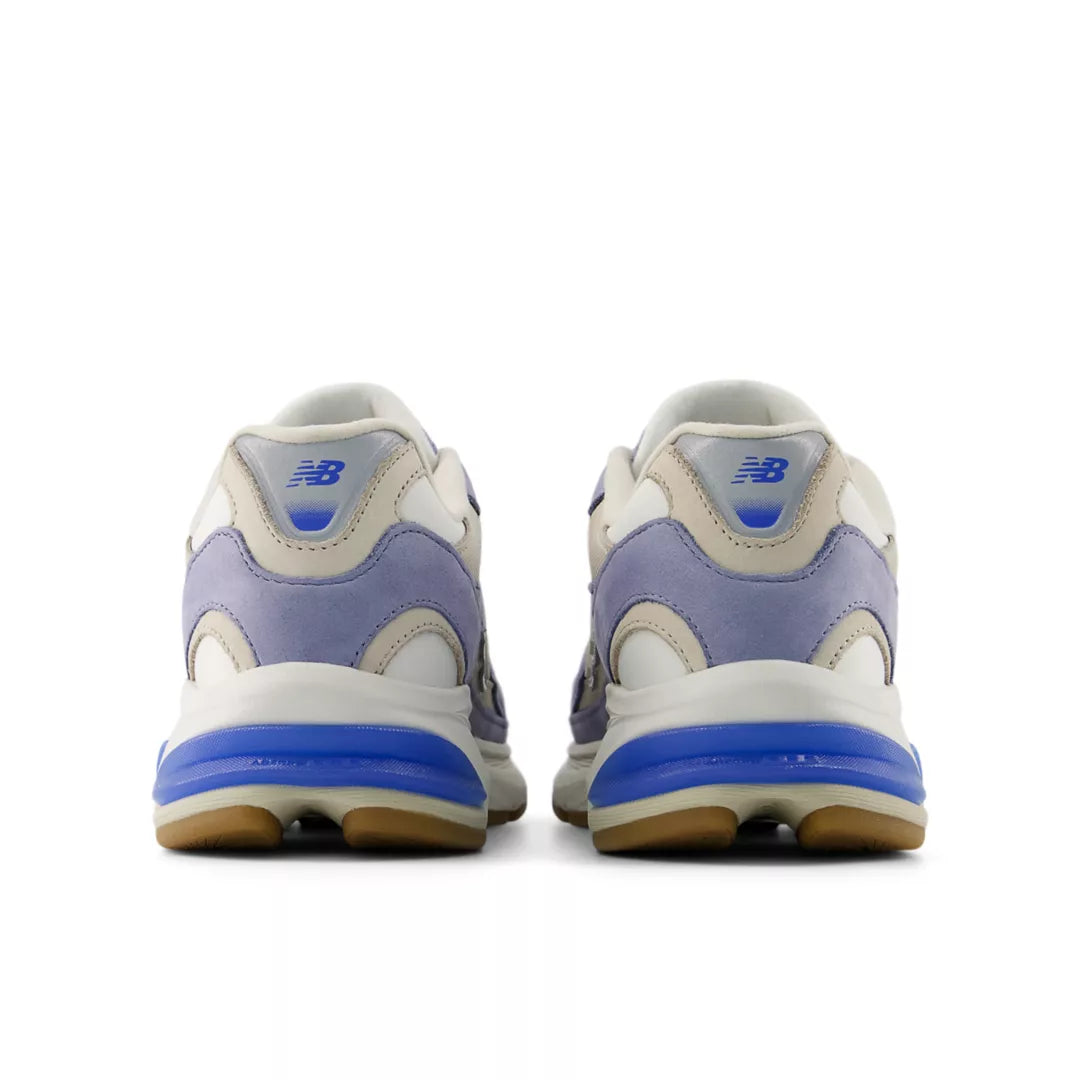 Cool Skies 2010 - New Balance Essential