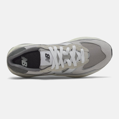 57/40 - New Balance Signature