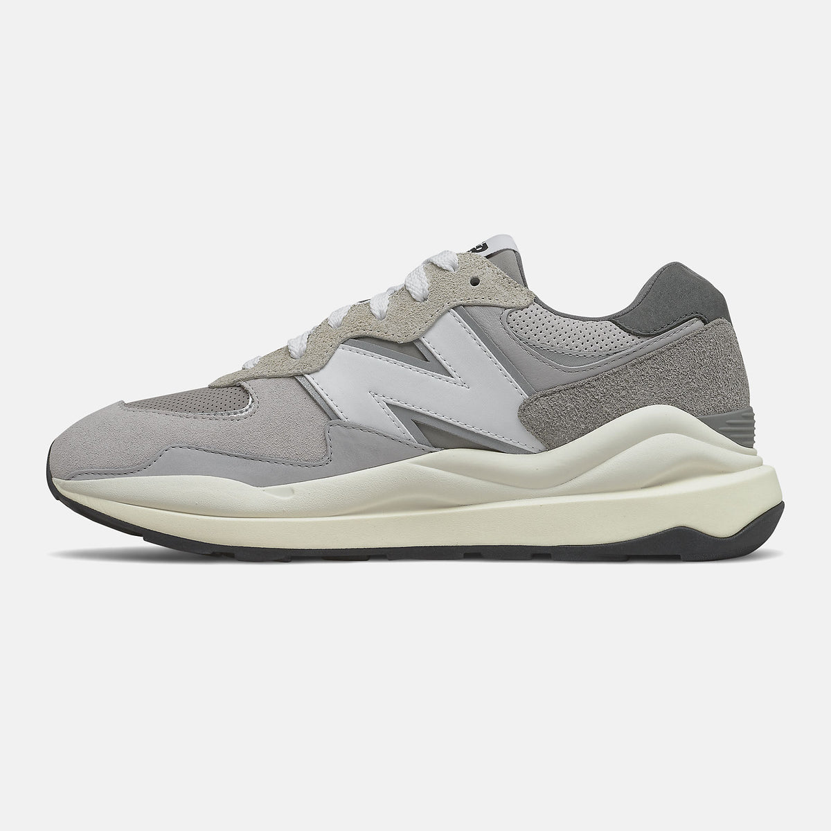 57/40 - New Balance Signature